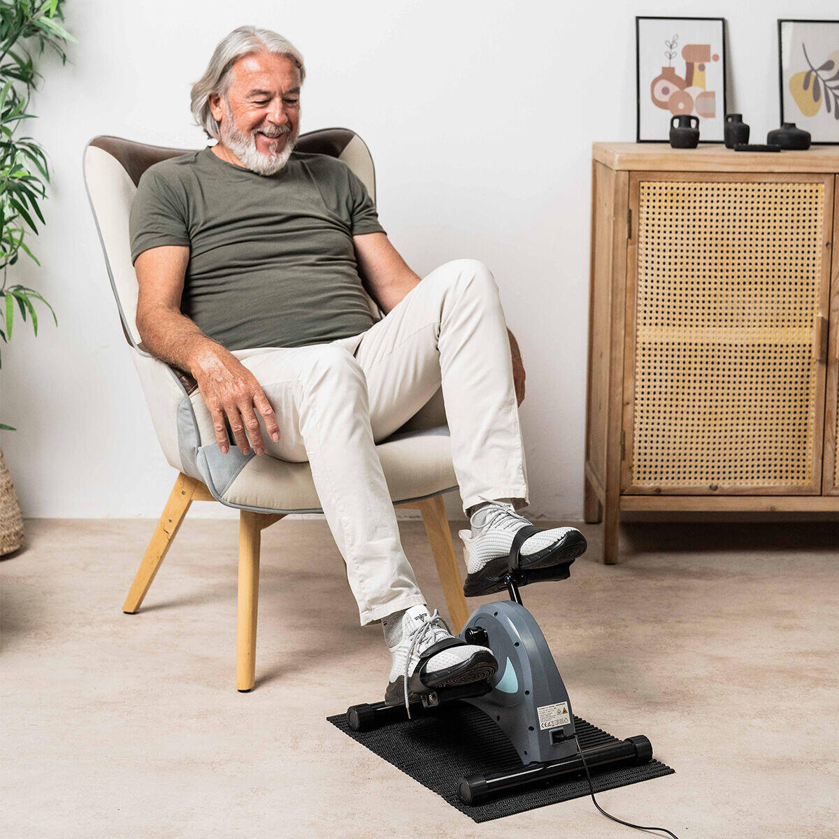 Pedaleador Eléctrico Asistido para Piernas y Brazos con Esterilla y Mando Velora 3000 InnovaGoods